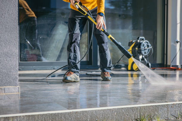 Best Animal Enclosure Cleaning  in Fort Wayne, IN